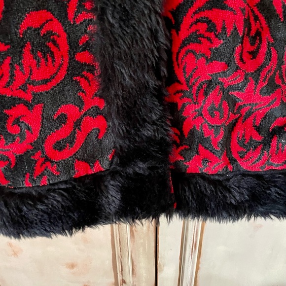 Vintage Tapestry Coat Red & Black Tapestry Faux Fur Trim Valentine’s Day! - Picture 8 of 9